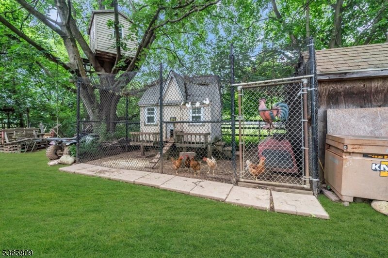 9 Mueller Lane Property Photo 36