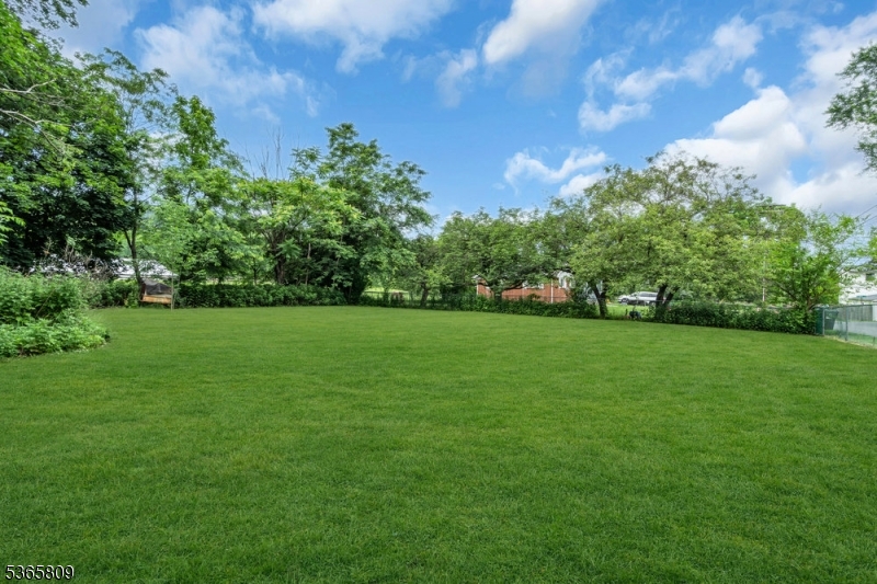9 Mueller Lane Property Photo 37