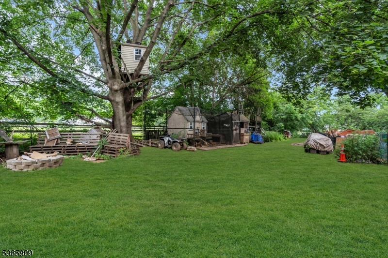 9 Mueller Lane Property Photo 38