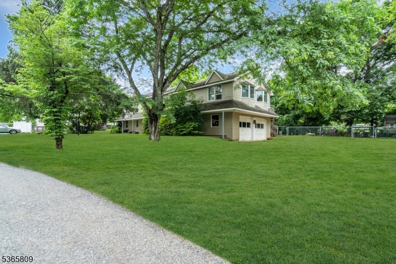 9 Mueller Lane Property Photo 39