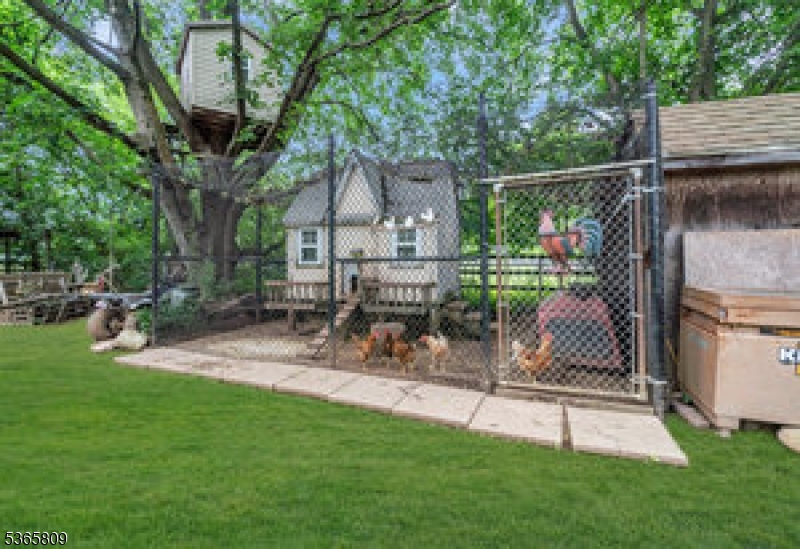 9 Mueller Lane Property Photo 40