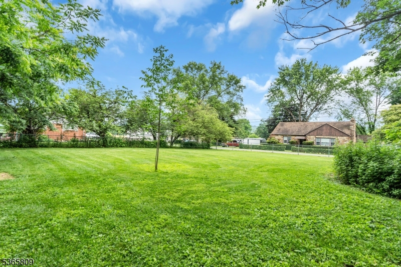 9 Mueller Lane Property Photo 41