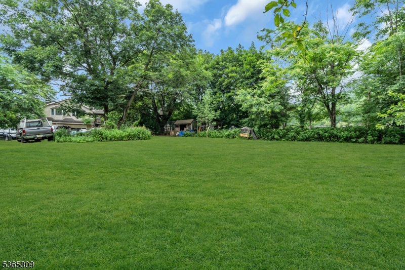 9 Mueller Lane Property Photo 42