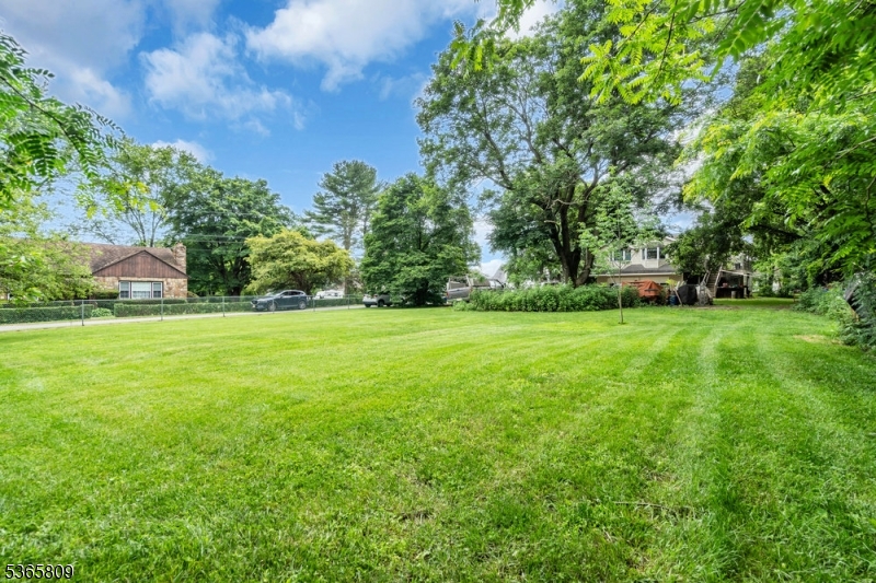 9 Mueller Lane Property Photo 43