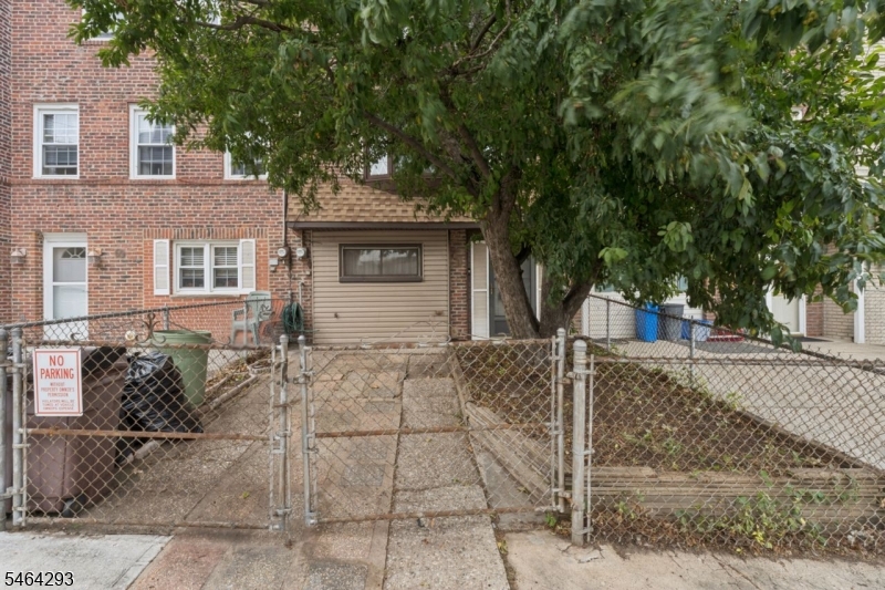 71 E 3rd St Property Photo 3
