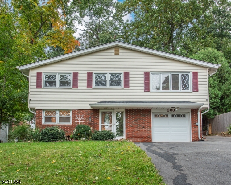 568 Stanley Pl
