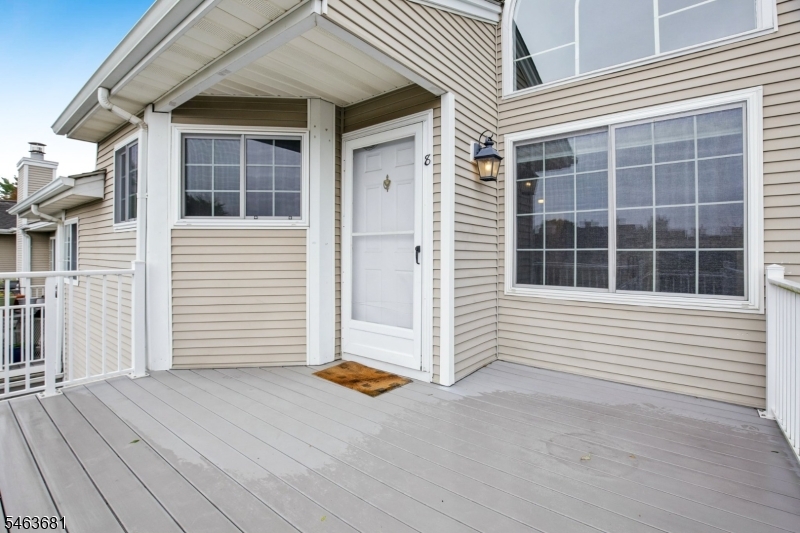 8 Bentley Court Property Photo 1