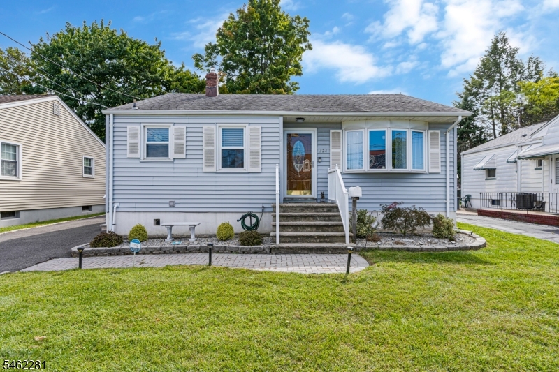 324 Codrington Pl Property Photo 1