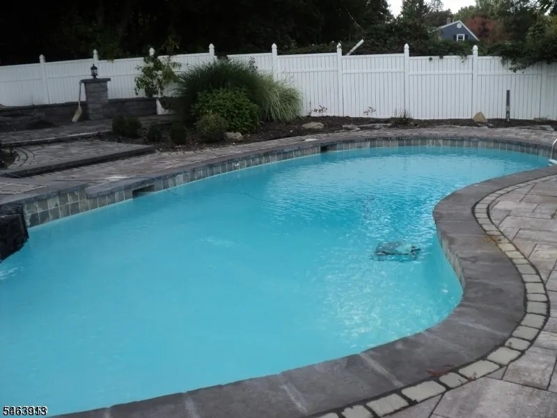 10 Clearwater Rd Property Photo 4