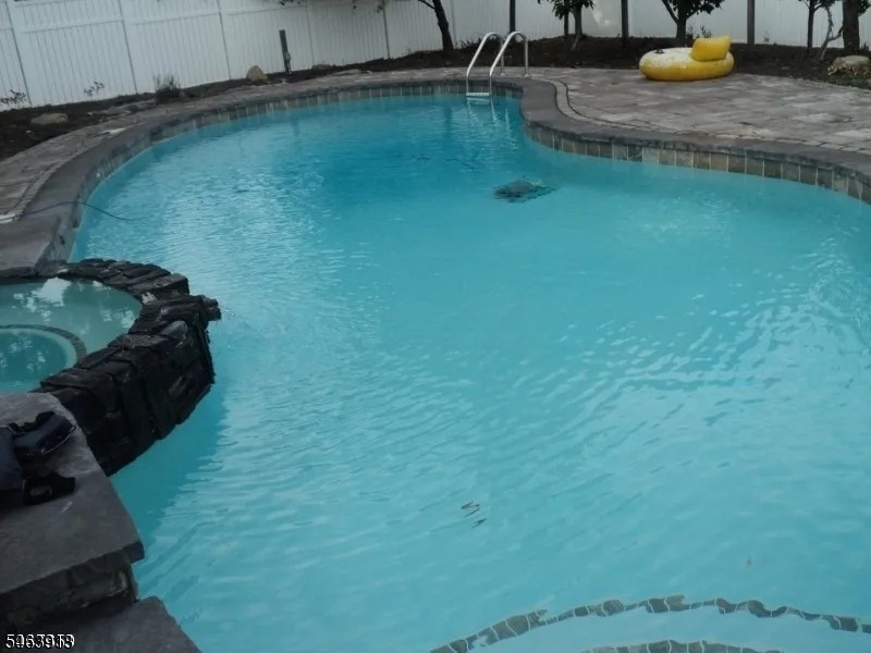 10 Clearwater Rd Property Photo 5