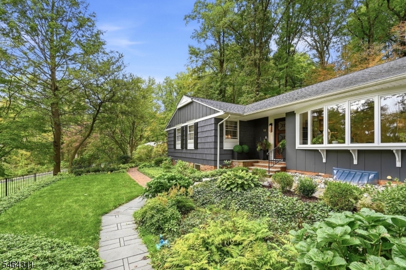 14 Indian Head Road Property Photo 2