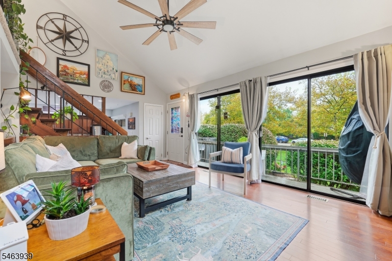 300 Gemini Dr 3c Property Photo 1