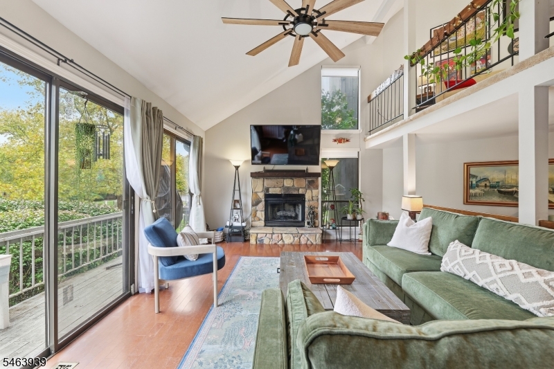 300 Gemini Dr 3c Property Photo 4