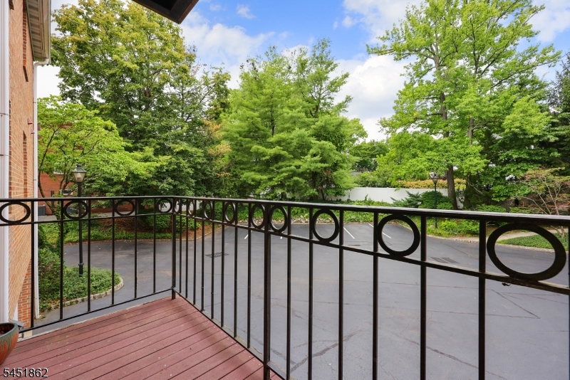 12 Cowperthwaite Pl Property Photo 8