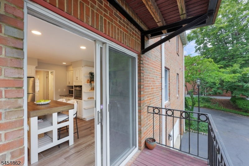 12 Cowperthwaite Pl Property Photo 9