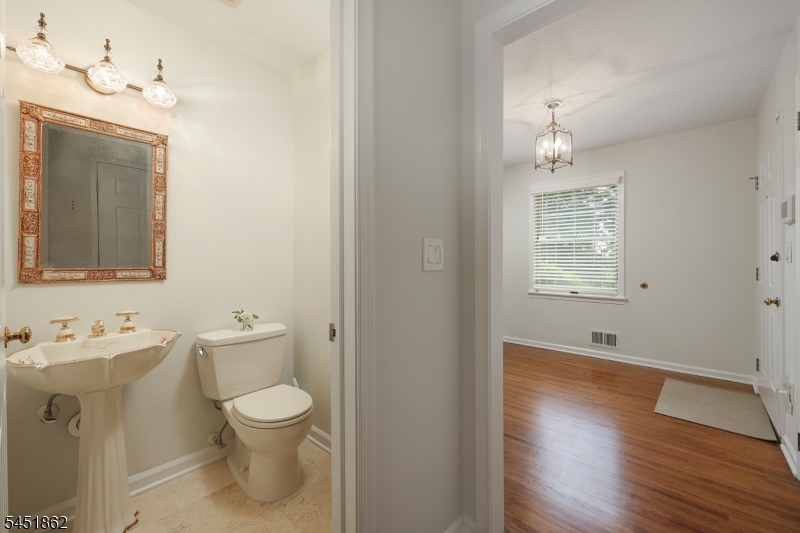 12 Cowperthwaite Pl Property Photo 16