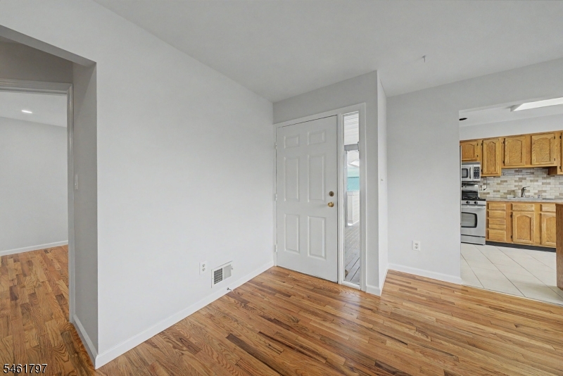 251 Broadmoor-3 3 Property Photo 3