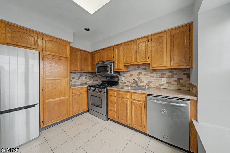 251 Broadmoor-3 3 Property Photo 6