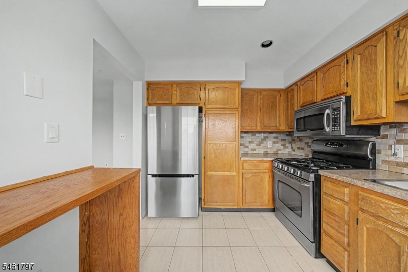 251 Broadmoor-3 3 Property Photo 7