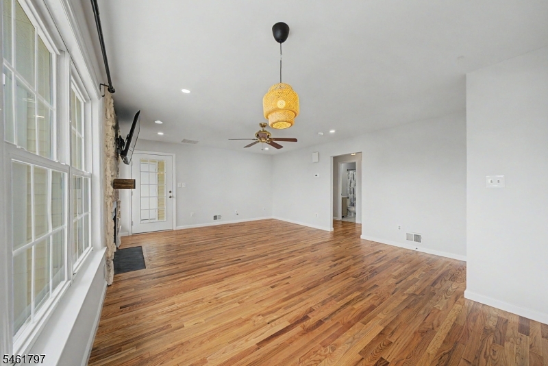 251 Broadmoor-3 3 Property Photo 10