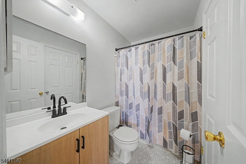 251 Broadmoor-3 3 Property Photo 18