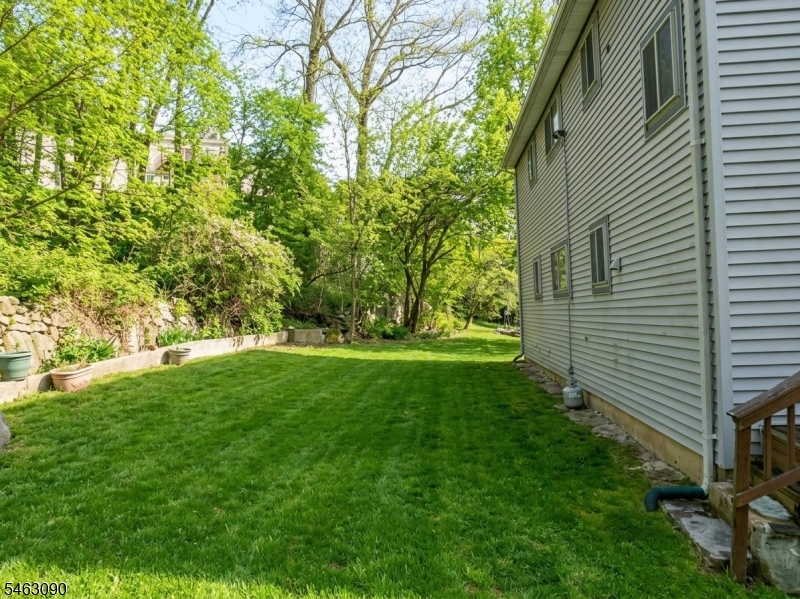 26 Lorraine Terr Property Photo 10