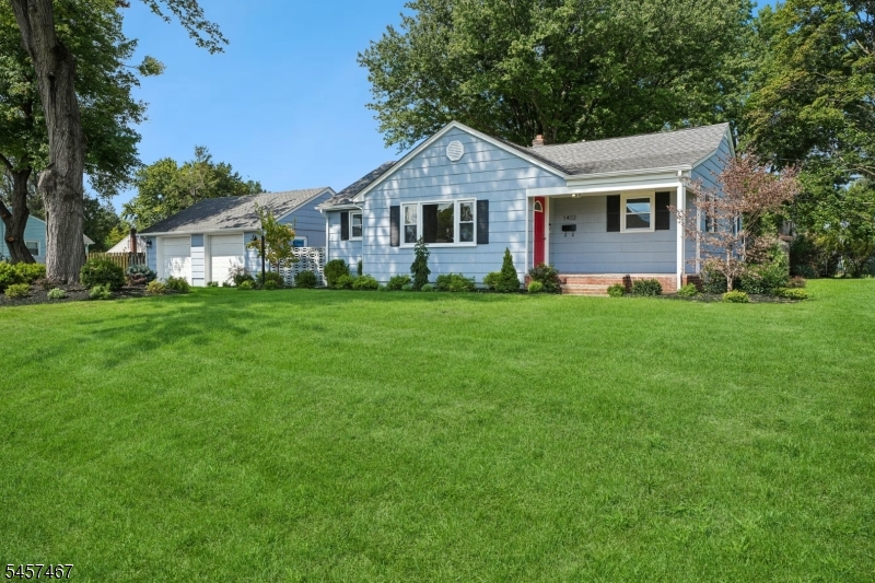 1402 Dey St Property Photo 1