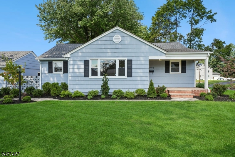 1402 Dey St Property Photo 2