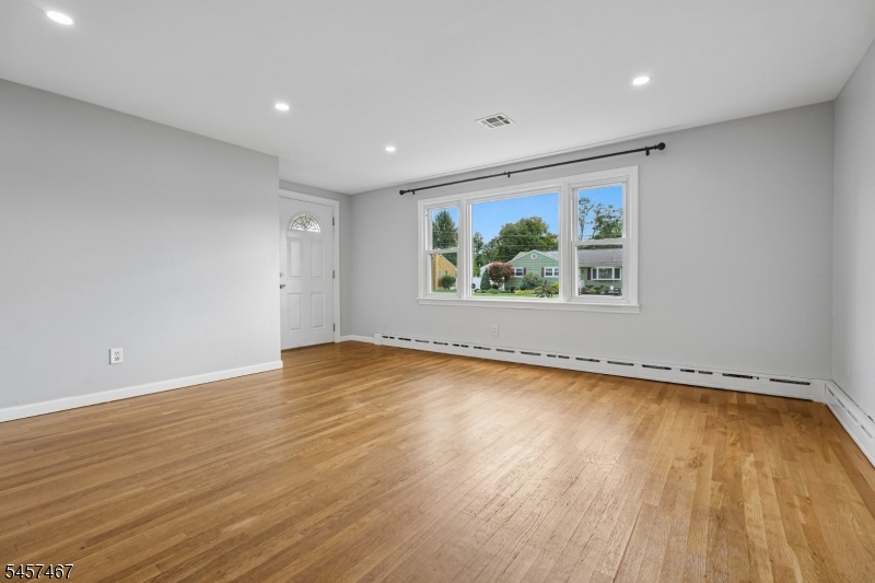 1402 Dey St Property Photo 4
