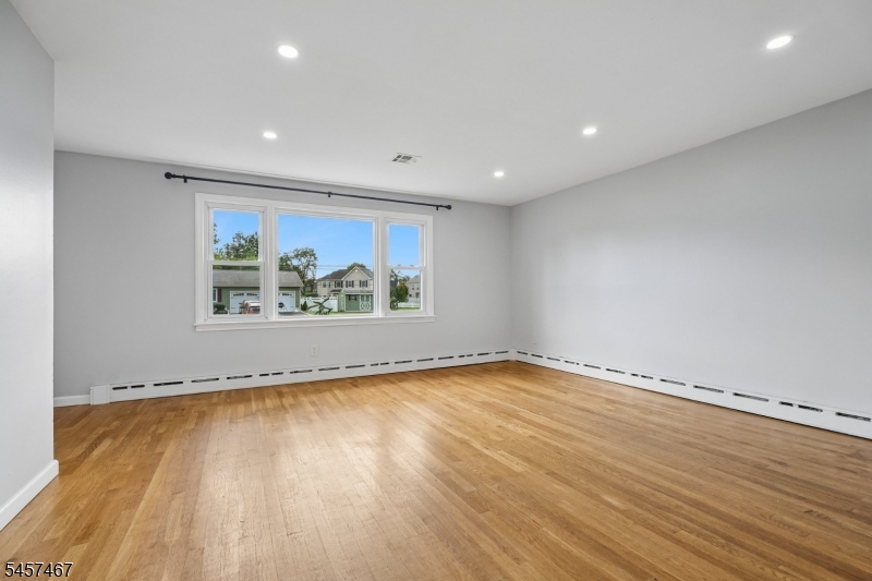 1402 Dey St Property Photo 5