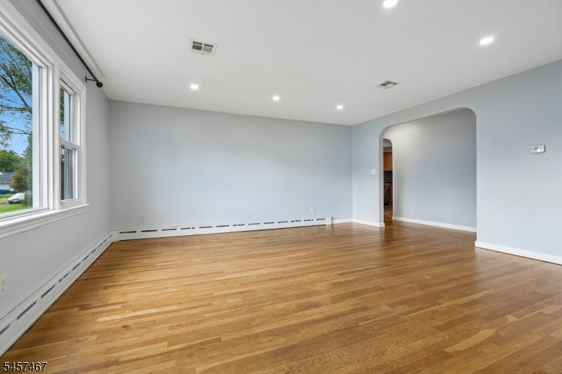 1402 Dey St Property Photo 6