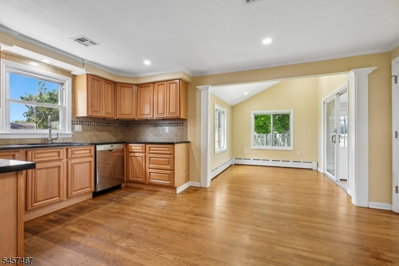 1402 Dey St Property Photo 10