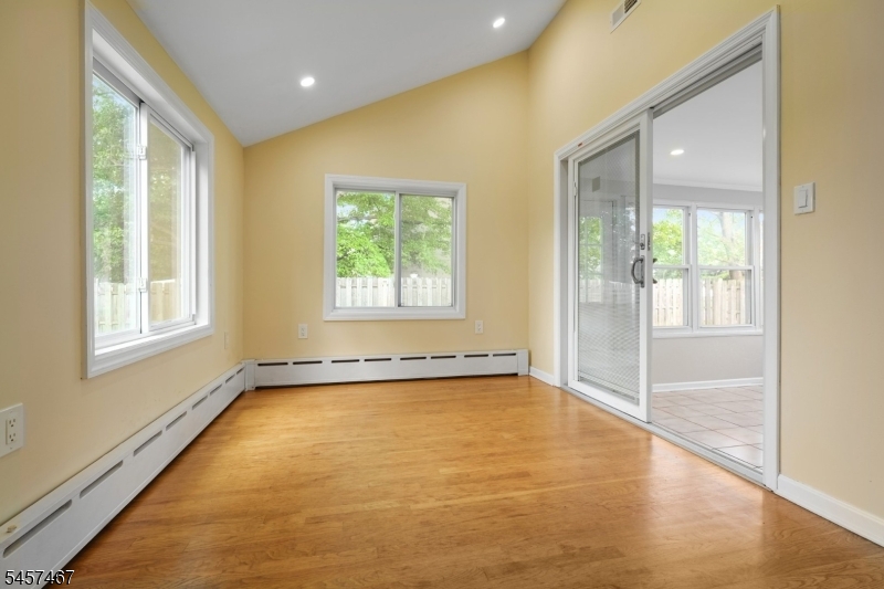 1402 Dey St Property Photo 11