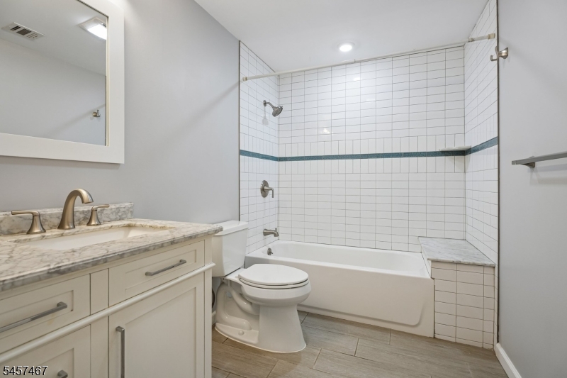 1402 Dey St Property Photo 13