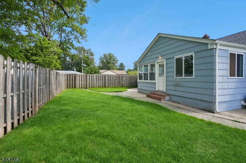 1402 Dey St Property Photo 24