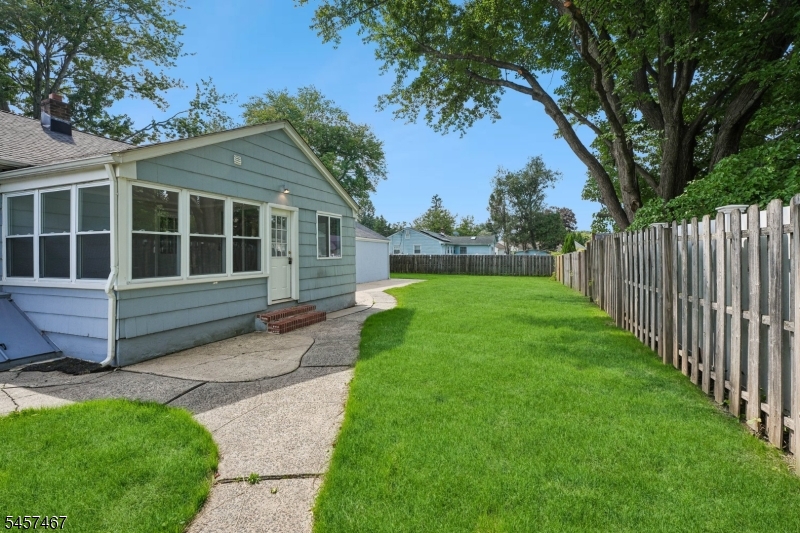 1402 Dey St Property Photo 25