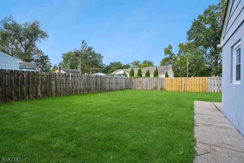 1402 Dey St Property Photo 26