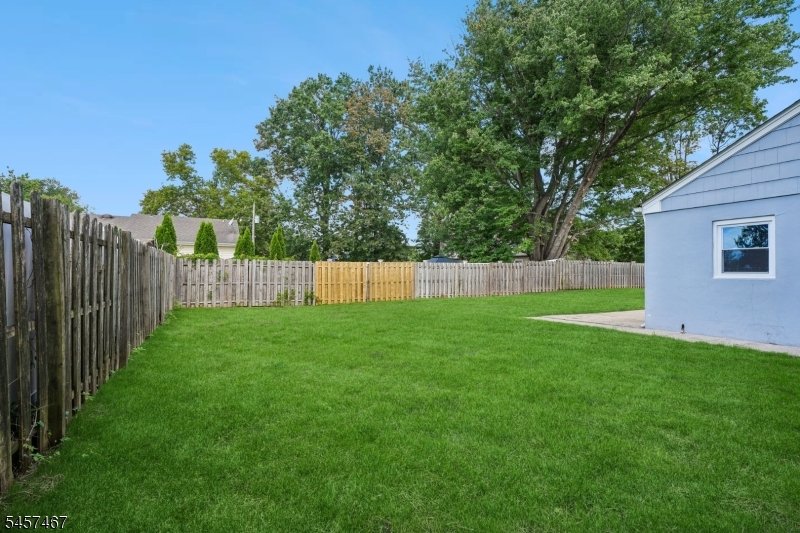 1402 Dey St Property Photo 27