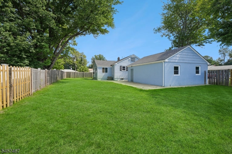 1402 Dey St Property Photo 28