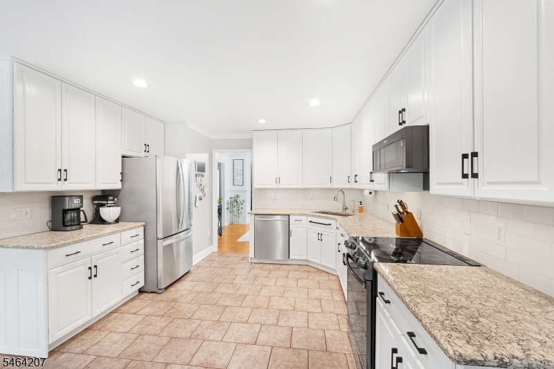 6 Larsen Dr Property Photo 6