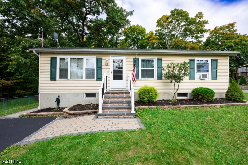 62 Summit Dr Property Photo 1