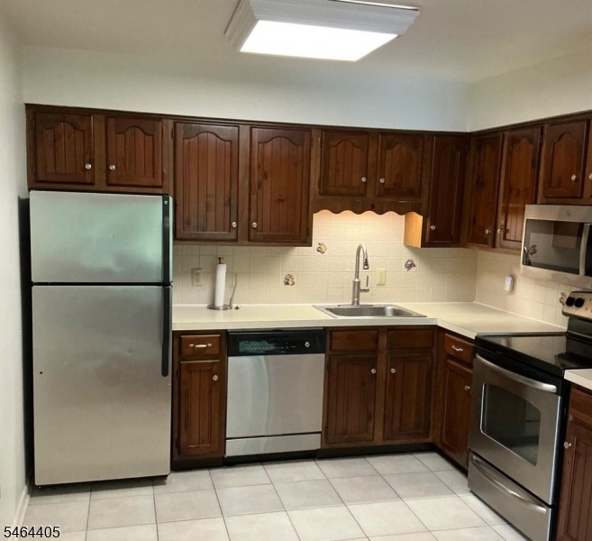 47 Lambert Ln Property Photo 2