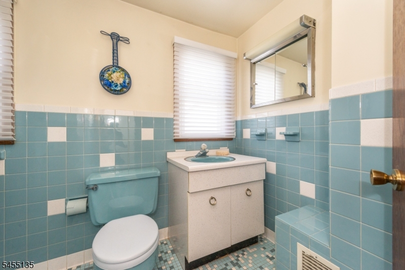 36 Olga B Ter Property Photo 14