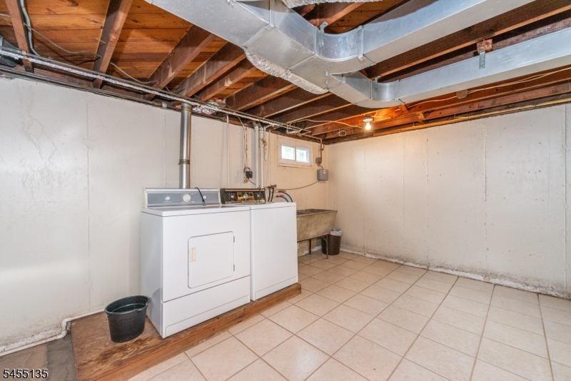 36 Olga B Ter Property Photo 16