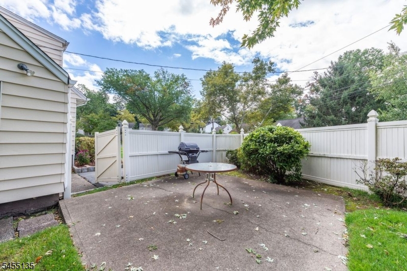 36 Olga B Ter Property Photo 21