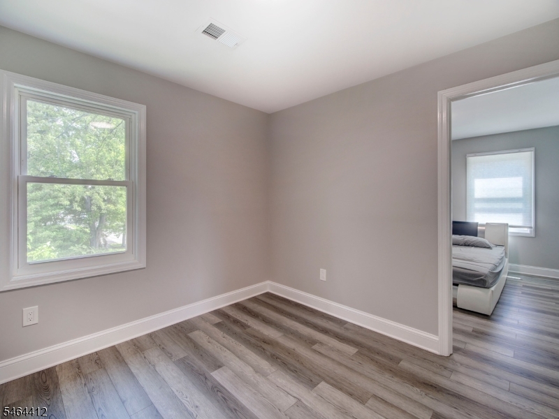 415 Plainfield Ave Property Photo 15