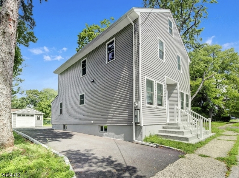 415 Plainfield Ave Property Photo 22