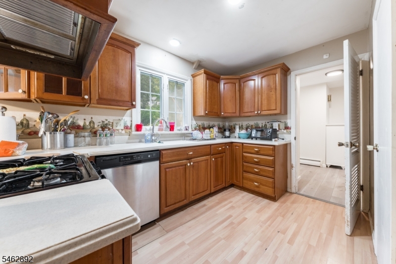 119 Division Ave Property Photo 3