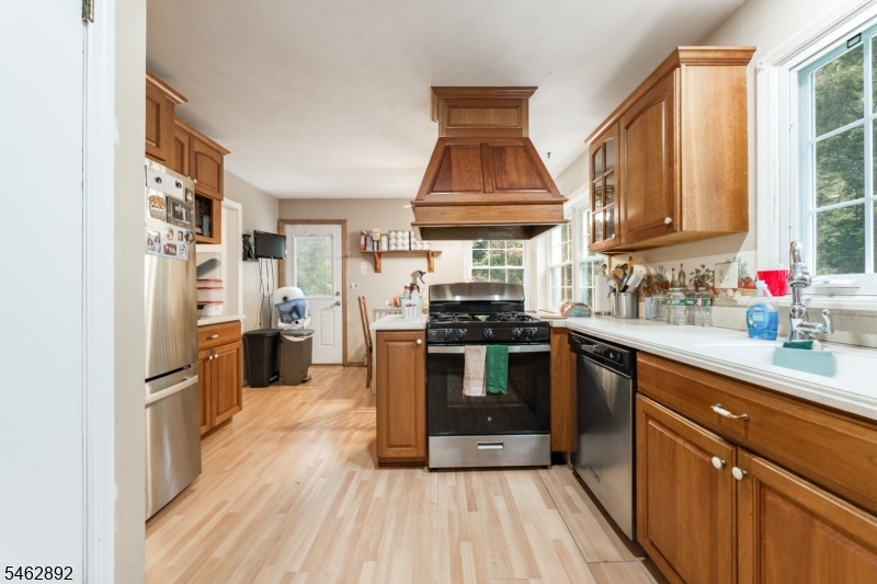 119 Division Ave Property Photo 14