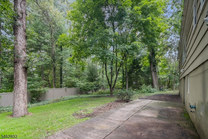119 Division Ave Property Photo 29